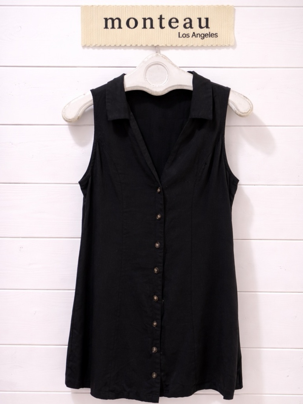MONTEAU Black Sleeveless Button Front Blouse – Size L